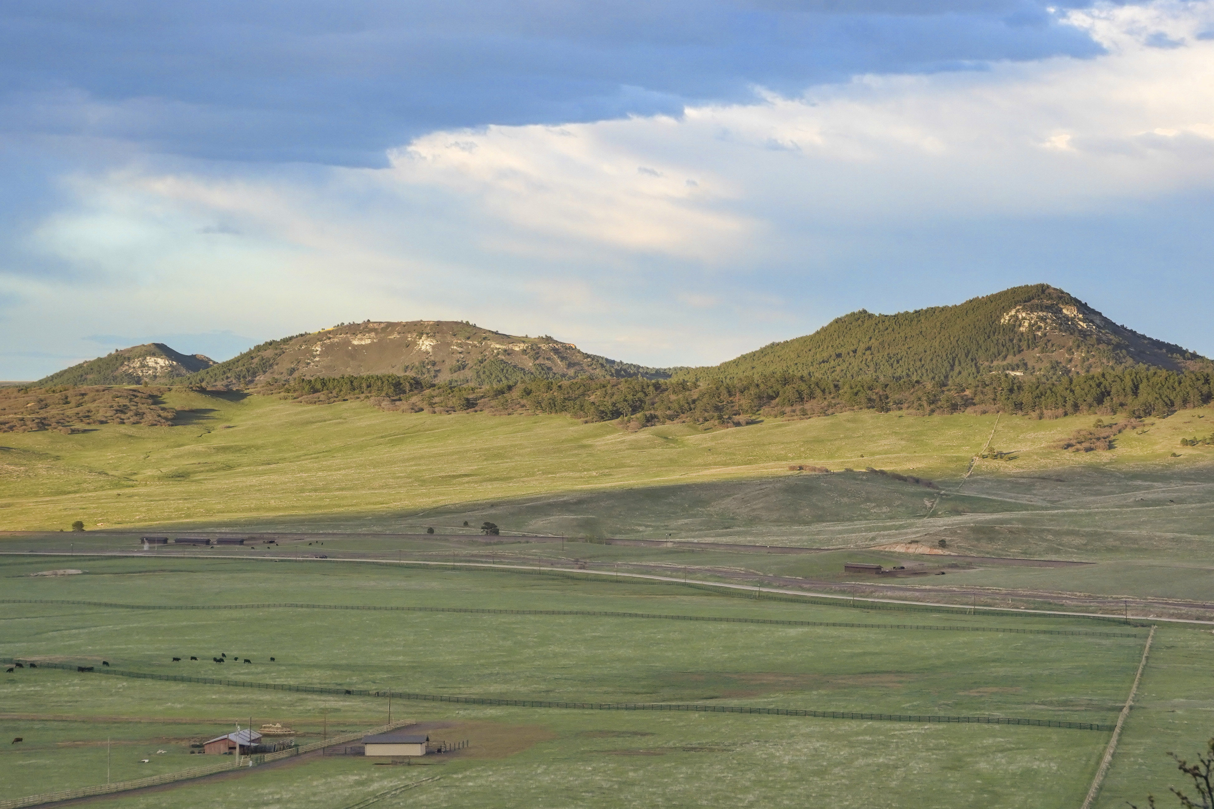  Remodeled 6,100 sq ft rancher on a magical setting spanning 72 acres - 物件實景