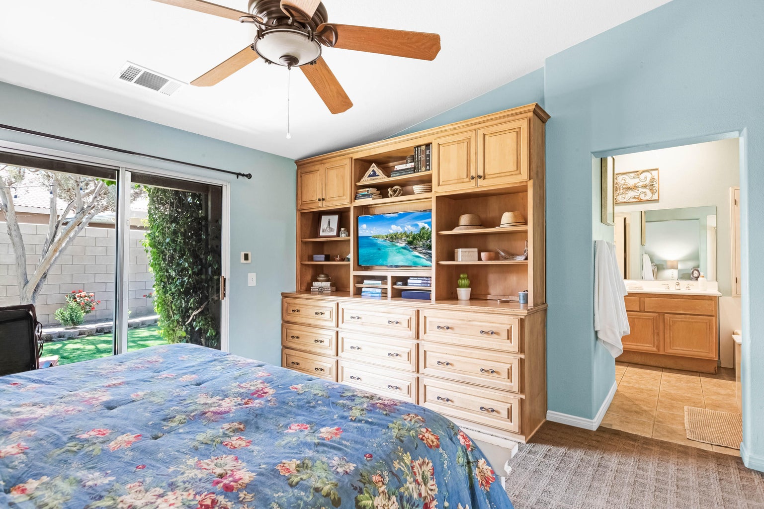 La Quinta, California, 92253, United States, 4 Bedrooms Bedrooms, ,2 BathroomsBathrooms,Residential,For Sale,1931637