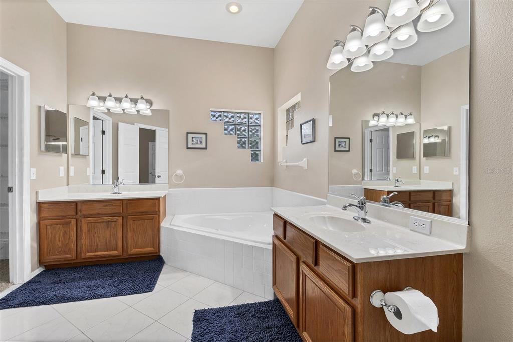 Sarasota, Florida, 34238, United States, 4 Bedrooms Bedrooms, ,2 BathroomsBathrooms,Residential,For Sale,1985448