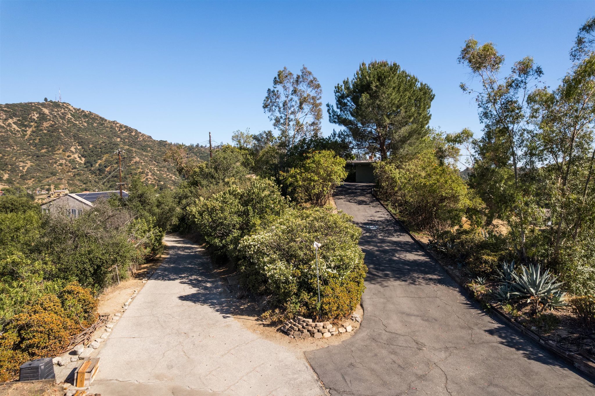  2885 Edgewick Road - 物件實景