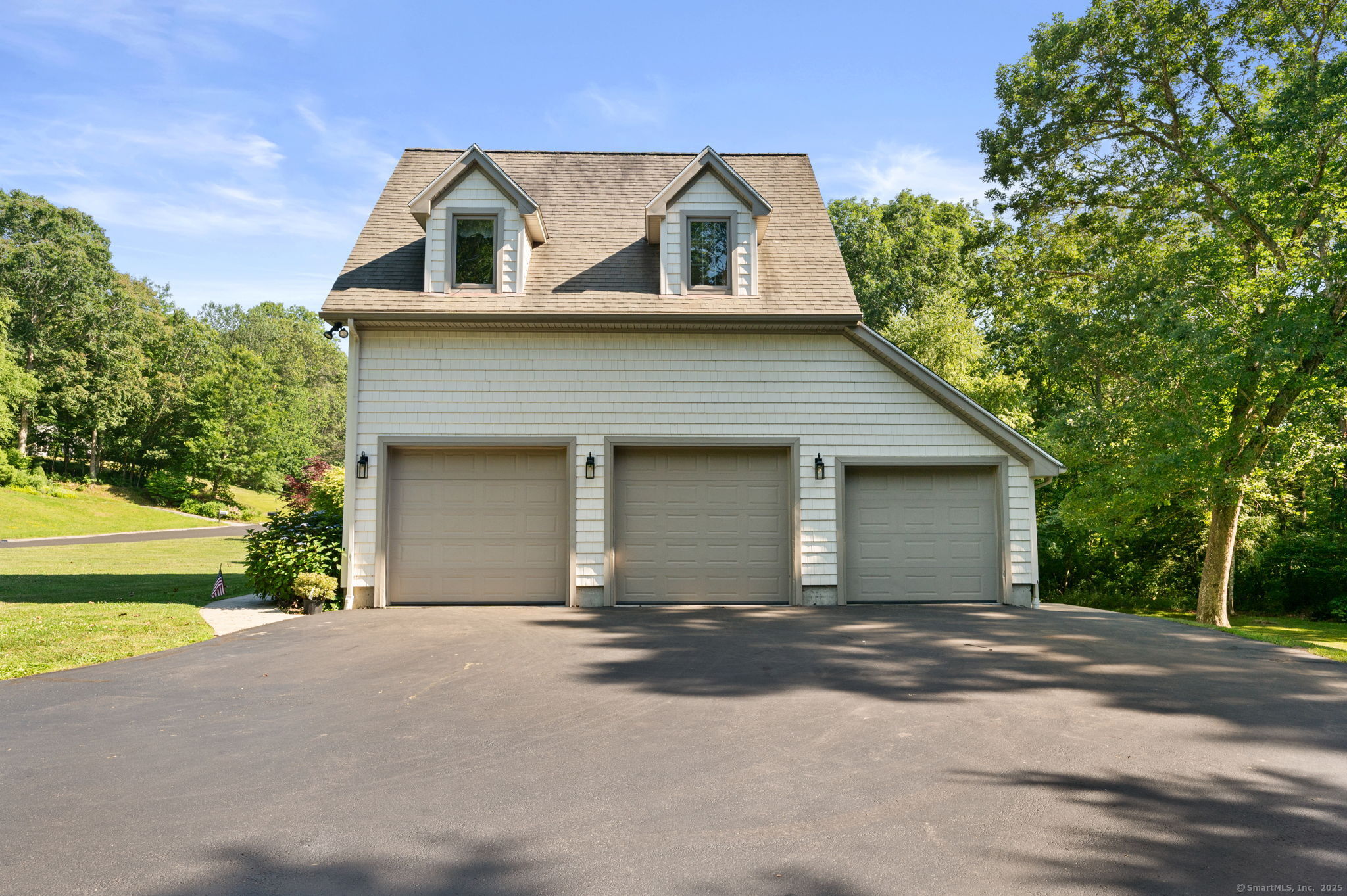 East Lyme, Connecticut, 06333, United States, 4 Bedrooms Bedrooms, ,3 BathroomsBathrooms,Residential,For Sale,1890617