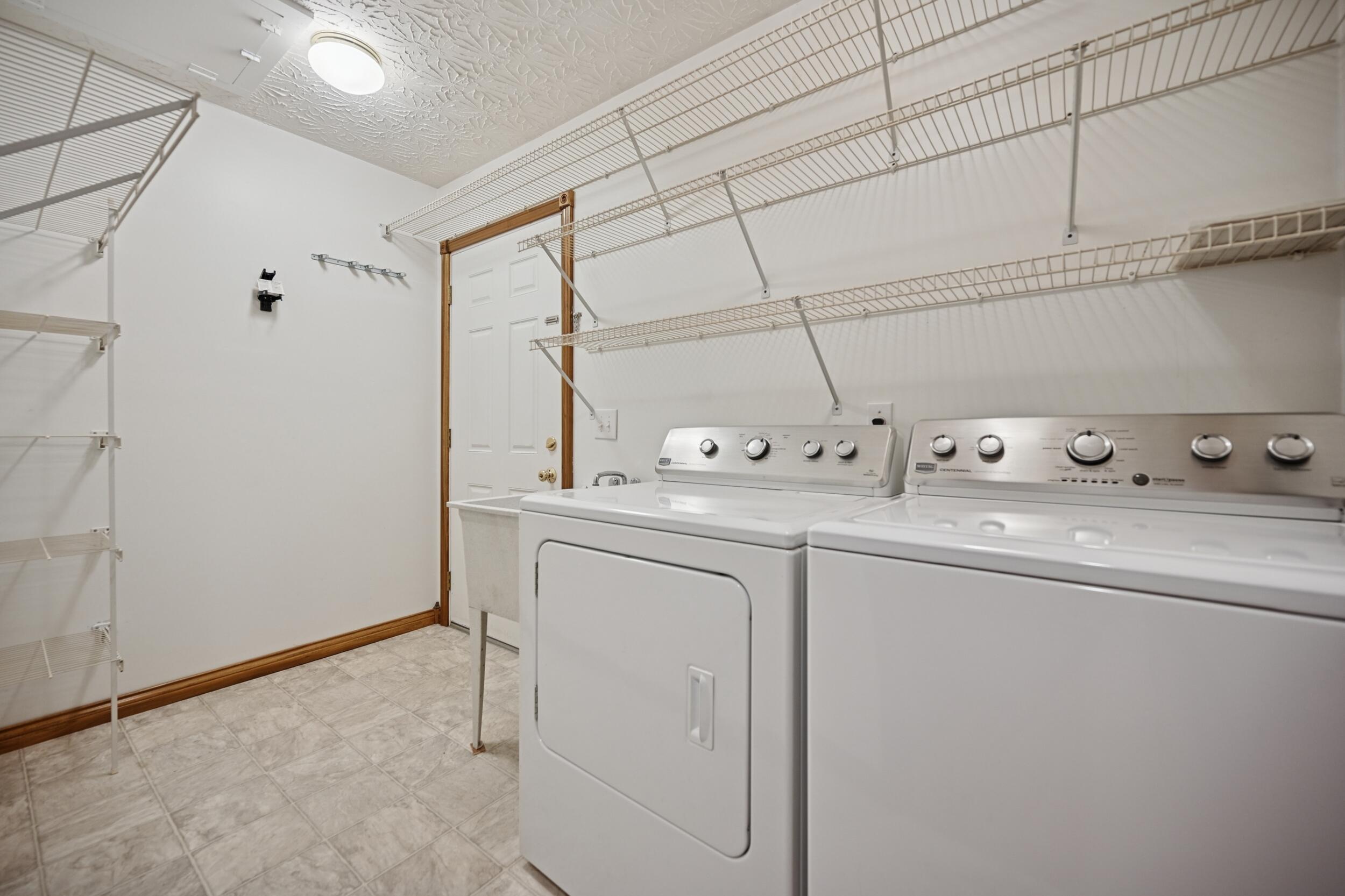 Burlington, Kentucky, 41005, United States, 3 Bedrooms Bedrooms, ,2 BathroomsBathrooms,Residential,For Sale,1989647