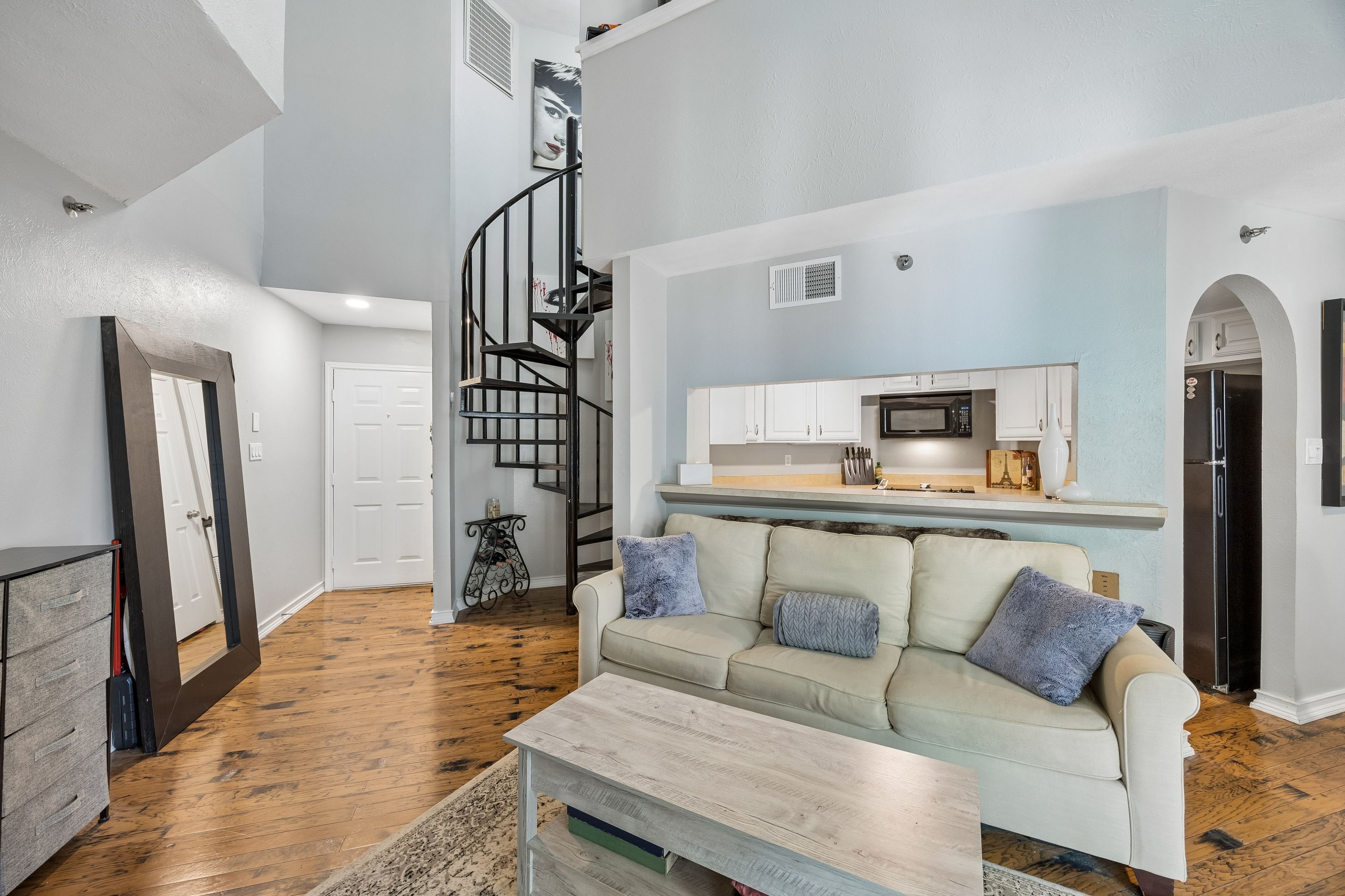  Two-story Bryan Place loft with quick access to Downtown Dallas. - 物件實景
