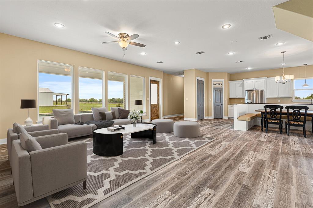 Holland, Texas, 76534, United States, 6 Bedrooms Bedrooms, ,6 BathroomsBathrooms,Residential,For Sale,1986068