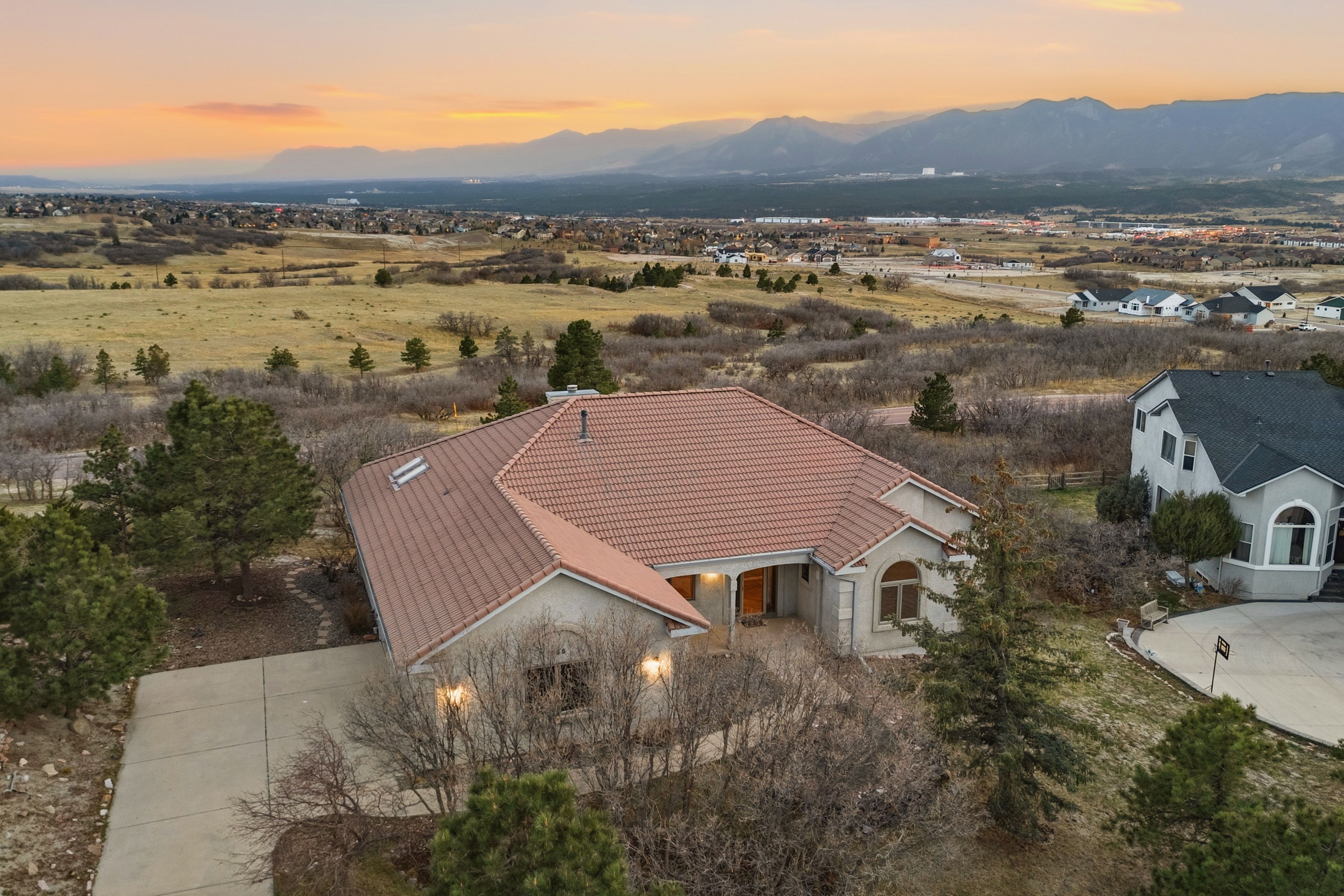  Bright & Spacious Ranch Home with Scenic Views - 物件實景