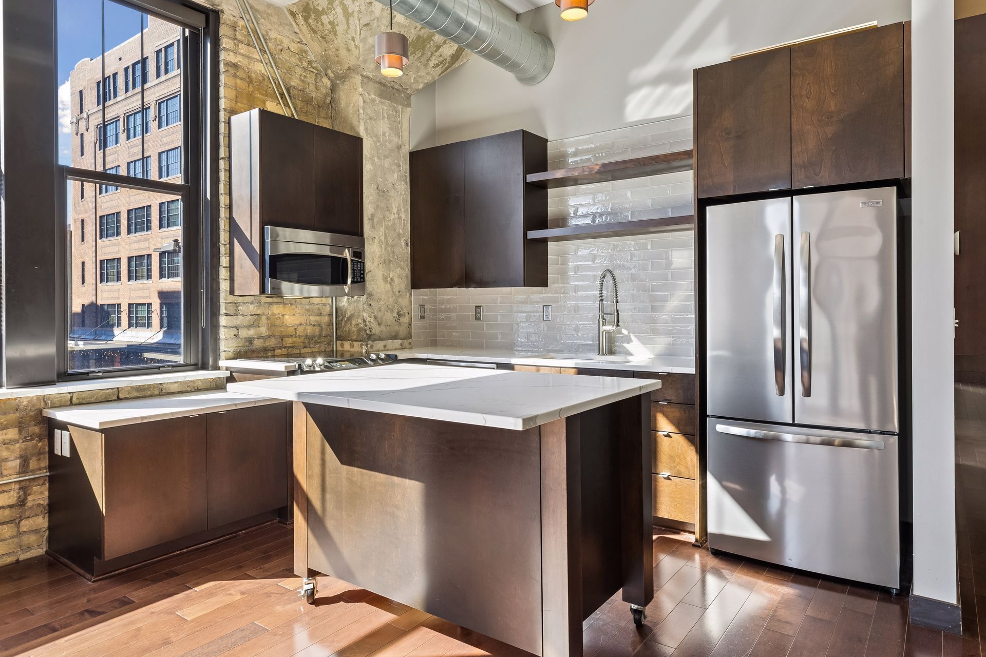  Iconic Corner Loft in Coveted North Loop - 物件實景