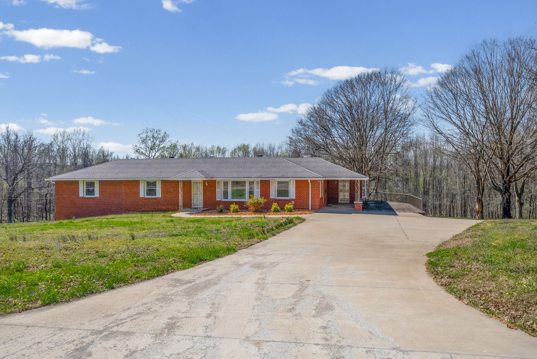 Clarksville, Tennessee, 37040, United States, 2 Bedrooms Bedrooms, ,2 BathroomsBathrooms,Residential,For Sale,2030332