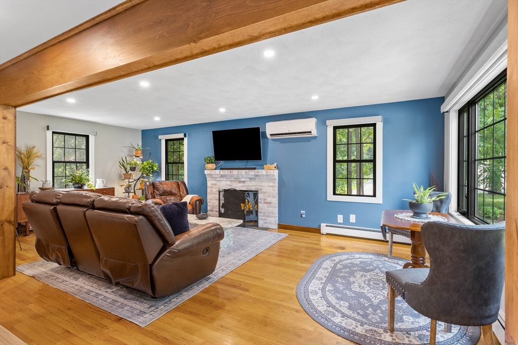 Waltham, Massachusetts, 02451, United States, 4 Bedrooms Bedrooms, ,2 BathroomsBathrooms,Residential,For Sale,1914074