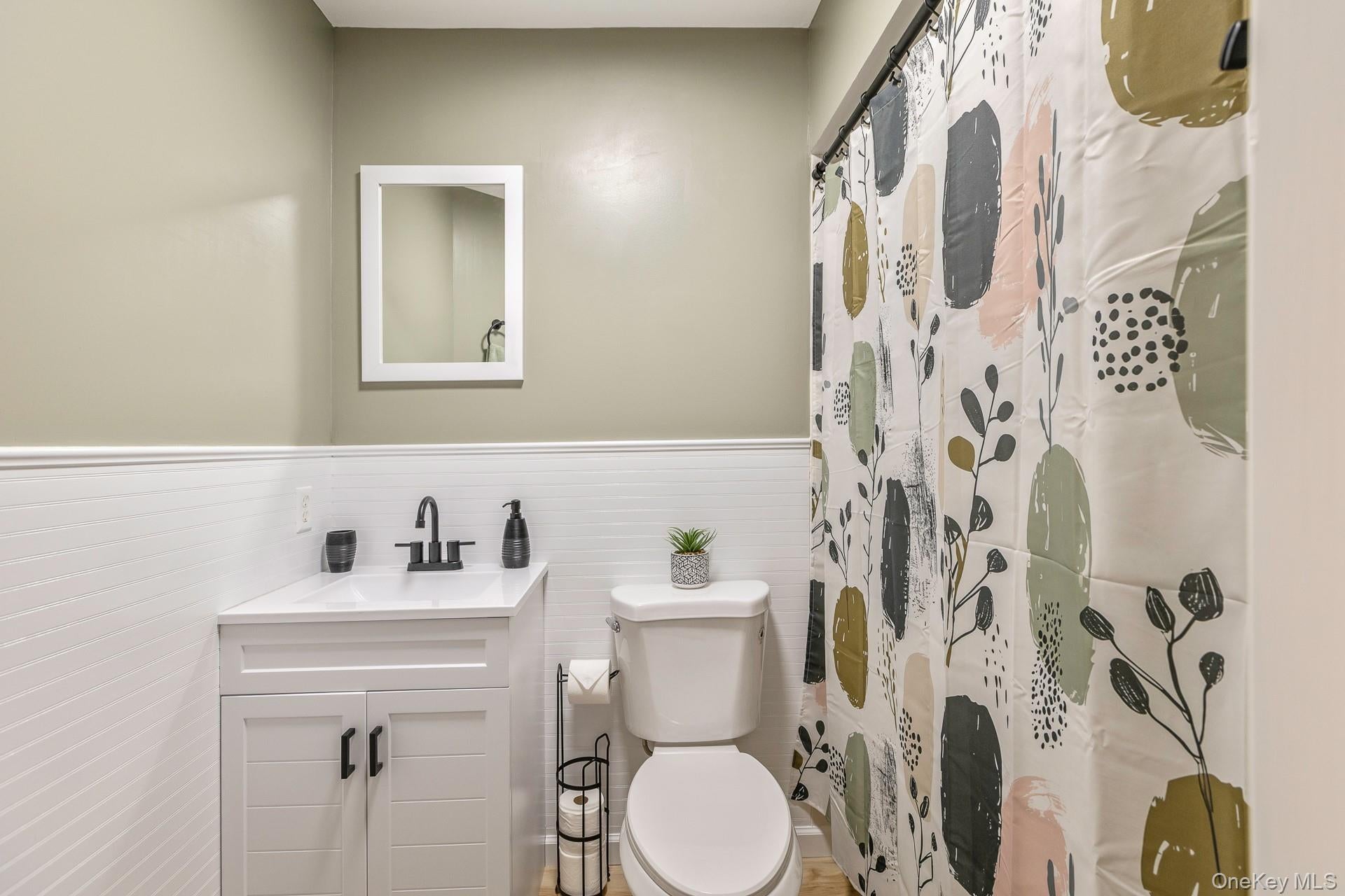 Middle Island, New York, 11953, United States, 3 Bedrooms Bedrooms, ,3 BathroomsBathrooms,Residential,For Sale,1932186