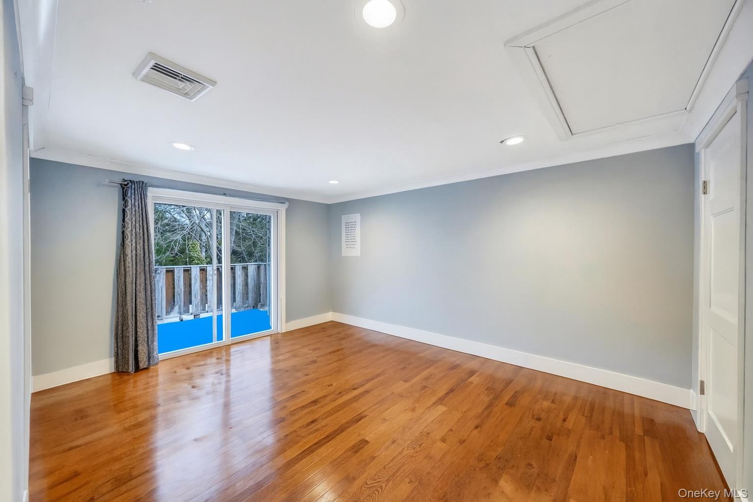 Lindenhurst, New York, 11757, United States, 5 Bedrooms Bedrooms, ,3 BathroomsBathrooms,Residential,For Sale,1917845