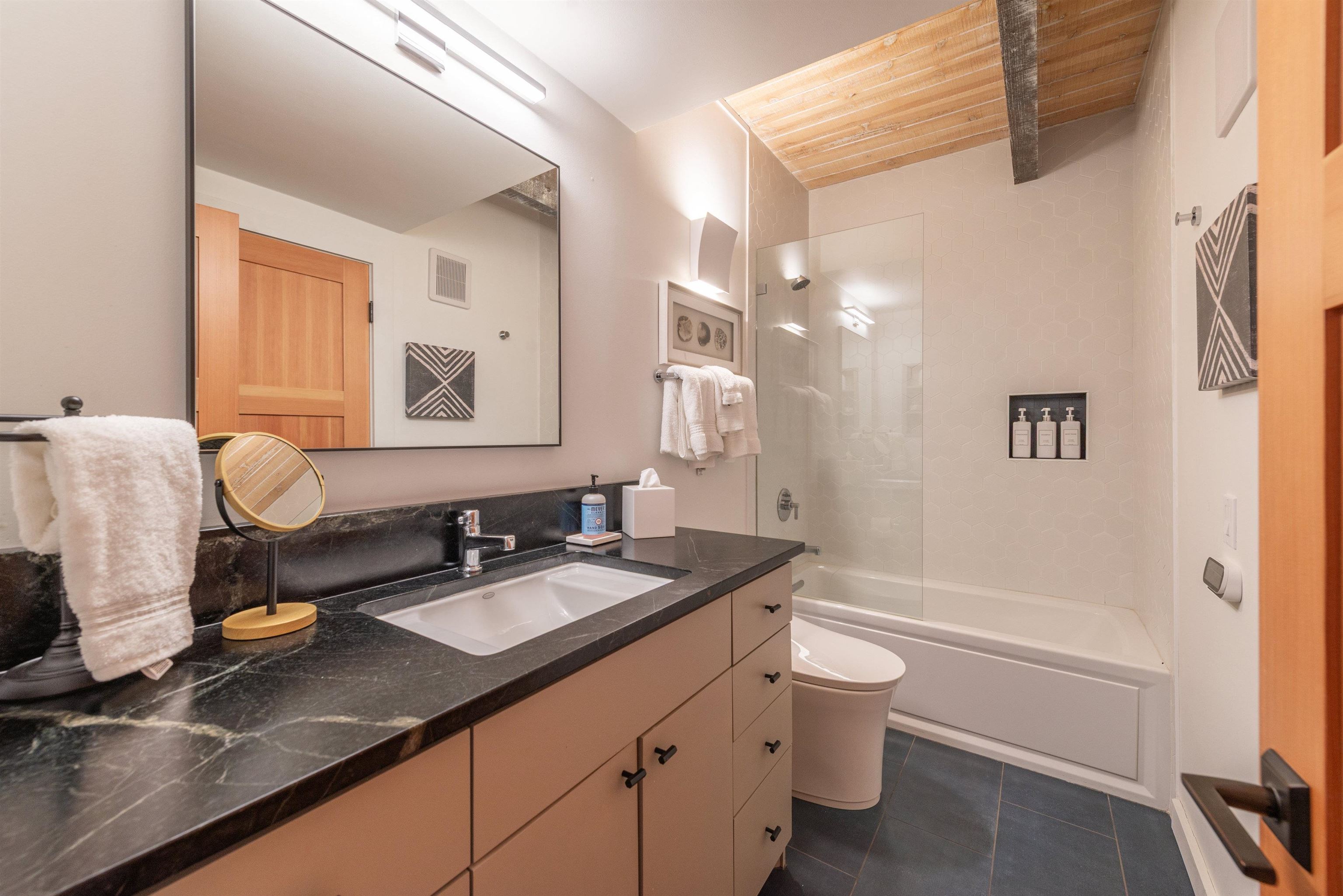 Kings Beach, California, 96143, United States, 2 Bedrooms Bedrooms, ,2 BathroomsBathrooms,Residential,For Sale,1940535