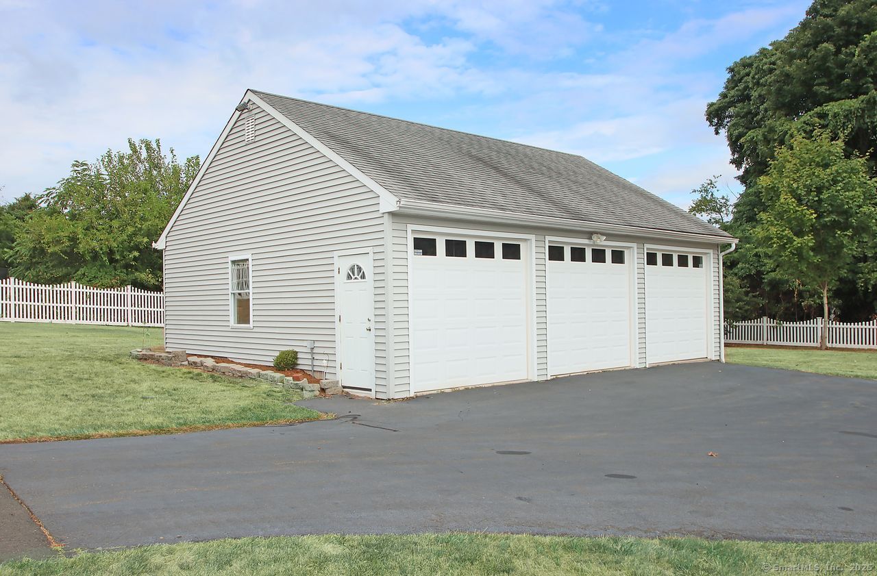 North Haven, Connecticut, 06473, United States, 3 Bedrooms Bedrooms, ,2 BathroomsBathrooms,Residential,For Sale,1926268