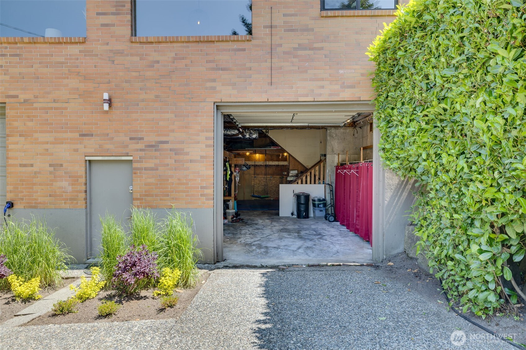 Seattle, Washington, 98117, United States, 4 Bedrooms Bedrooms, ,2 BathroomsBathrooms,Residential,For Sale,1846513