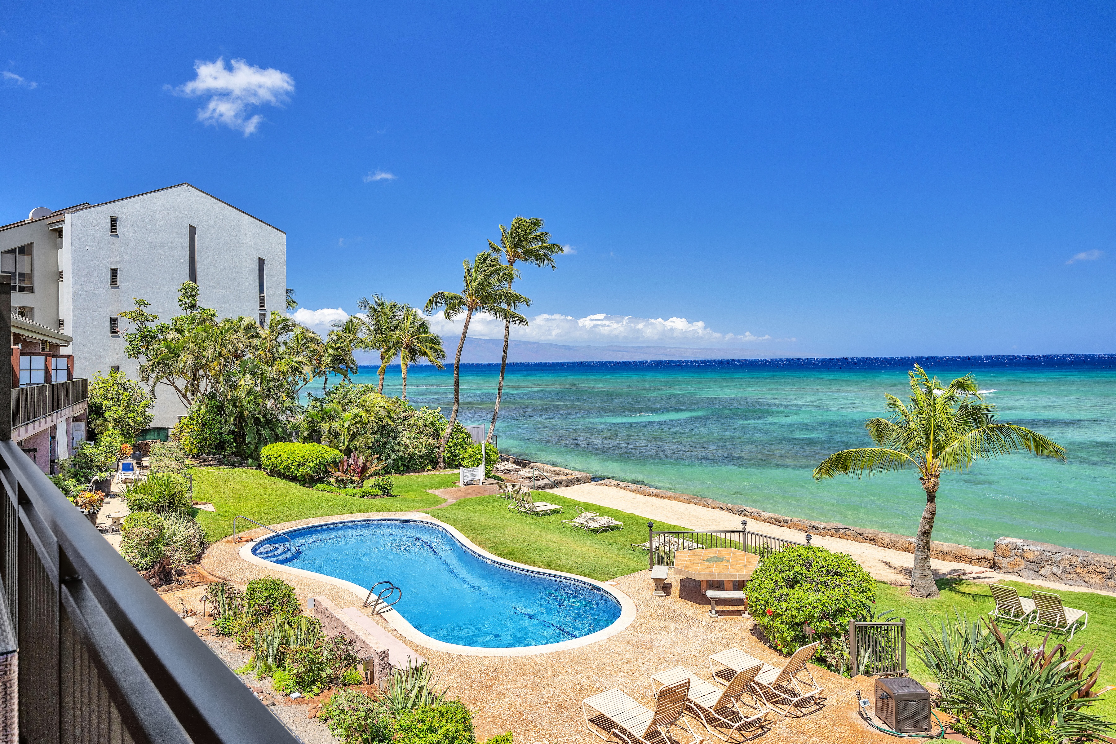  Direct oceanfront, beautiful remodeled 2 bedroom, lanai dining, furnished - 物件實景