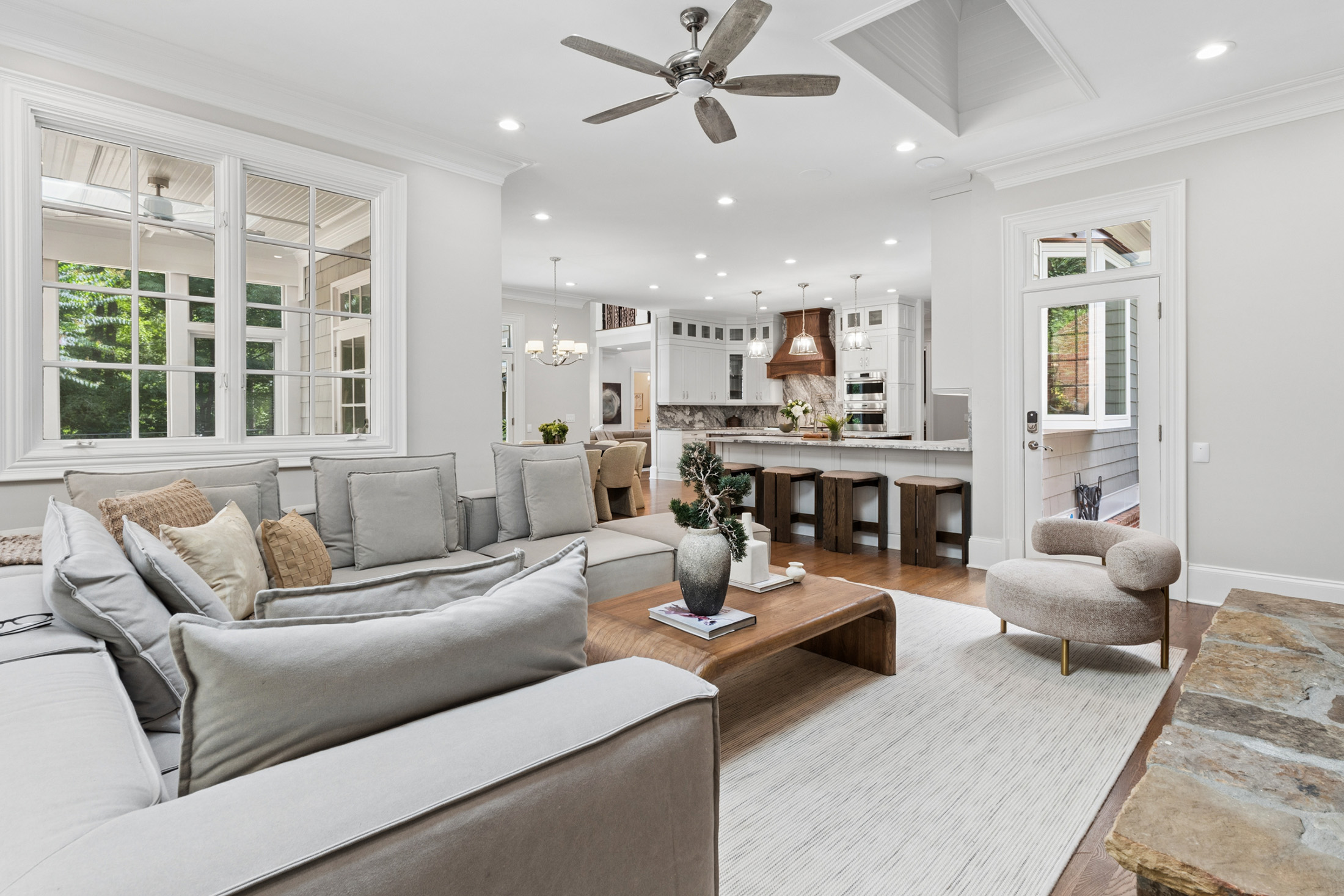  Timeless Design, Privacy, and Exceptional Outdoor Living in Sandy Springs - 物件實景