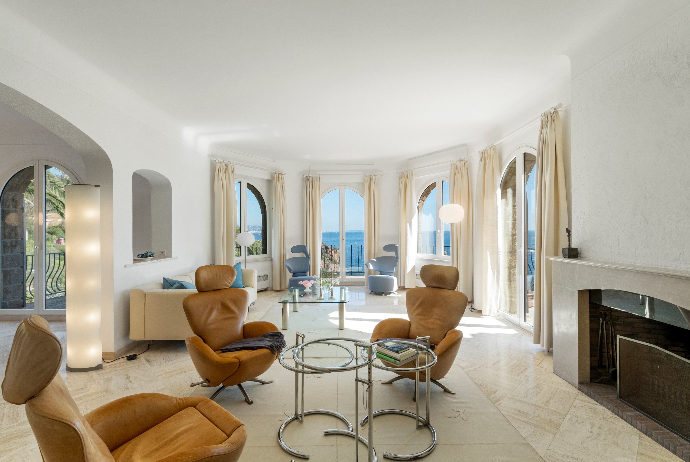   Theoule-sur-Mer luxury seafront villa direct sea access infinity pool 300 sq… - 物件實景