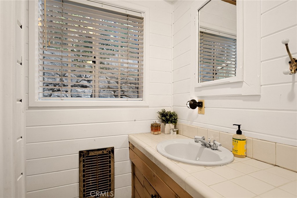 Lake Arrowhead, California, 92352, United States, 3 Bedrooms Bedrooms, ,2 BathroomsBathrooms,Residential,For Sale,1984793