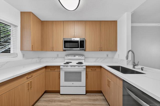 San Diego, California, 92122, United States, 2 Bedrooms Bedrooms, ,1 BathroomBathrooms,Residential,For Sale,2048428
