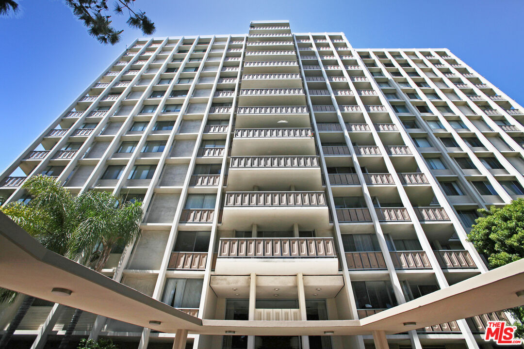 Los Angeles, California, 90027, United States, 1 Bedroom Bedrooms, ,1 BathroomBathrooms,Residential,For Sale,1913700