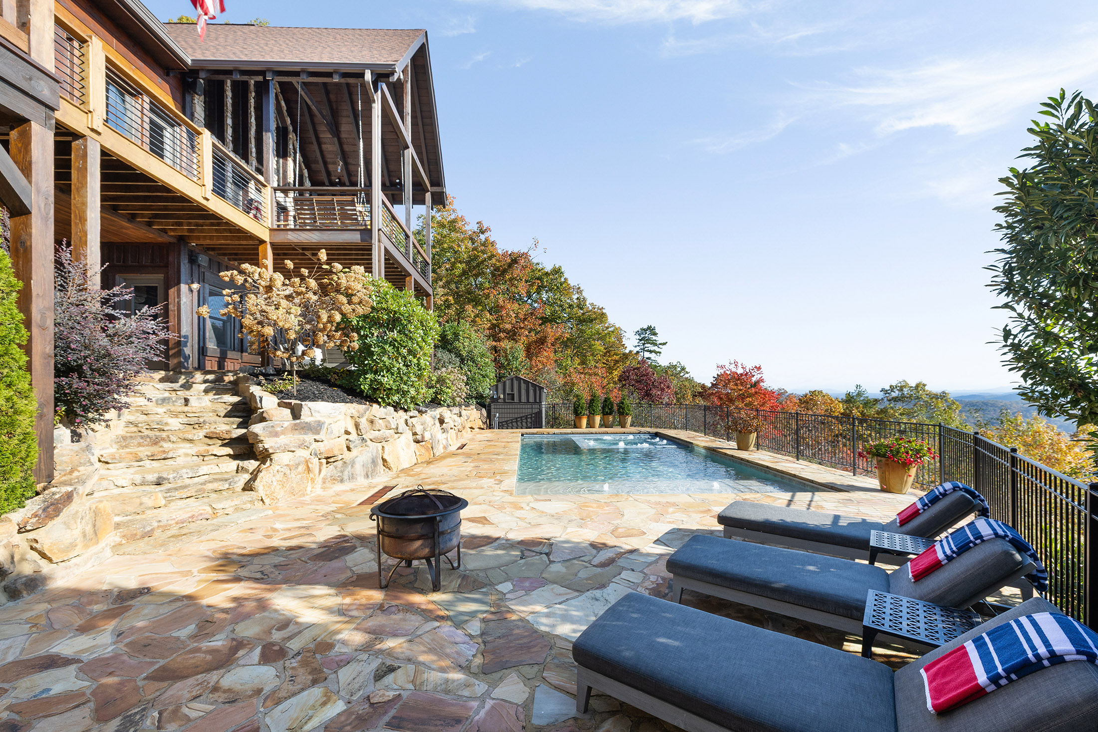  Mineral Bluff Retreat Offers Resort-caliber Outdoor Living and Sweeping Views - 物件實景