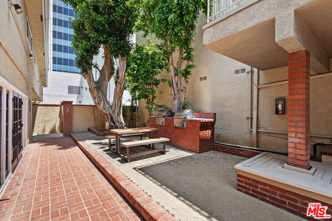 Encino, California, 91436, United States, 2 Bedrooms Bedrooms, ,2 BathroomsBathrooms,Residential,For Sale,1901269