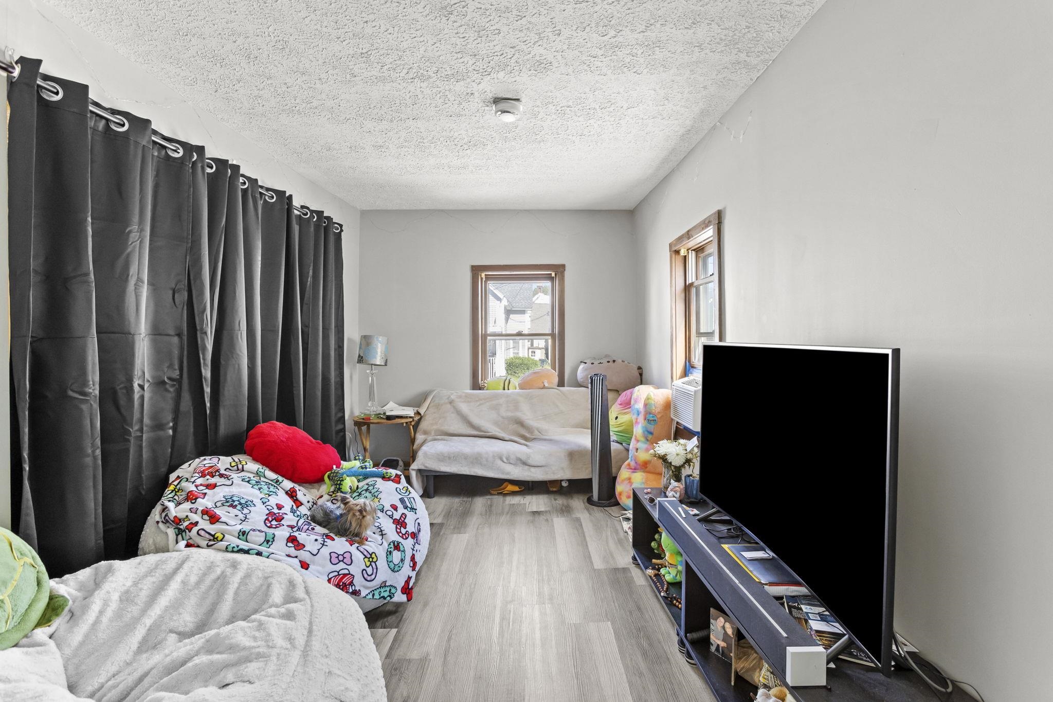 Manchester, New Hampshire, 03103, United States, ,3 BathroomsBathrooms,Residential,For Sale,1979681