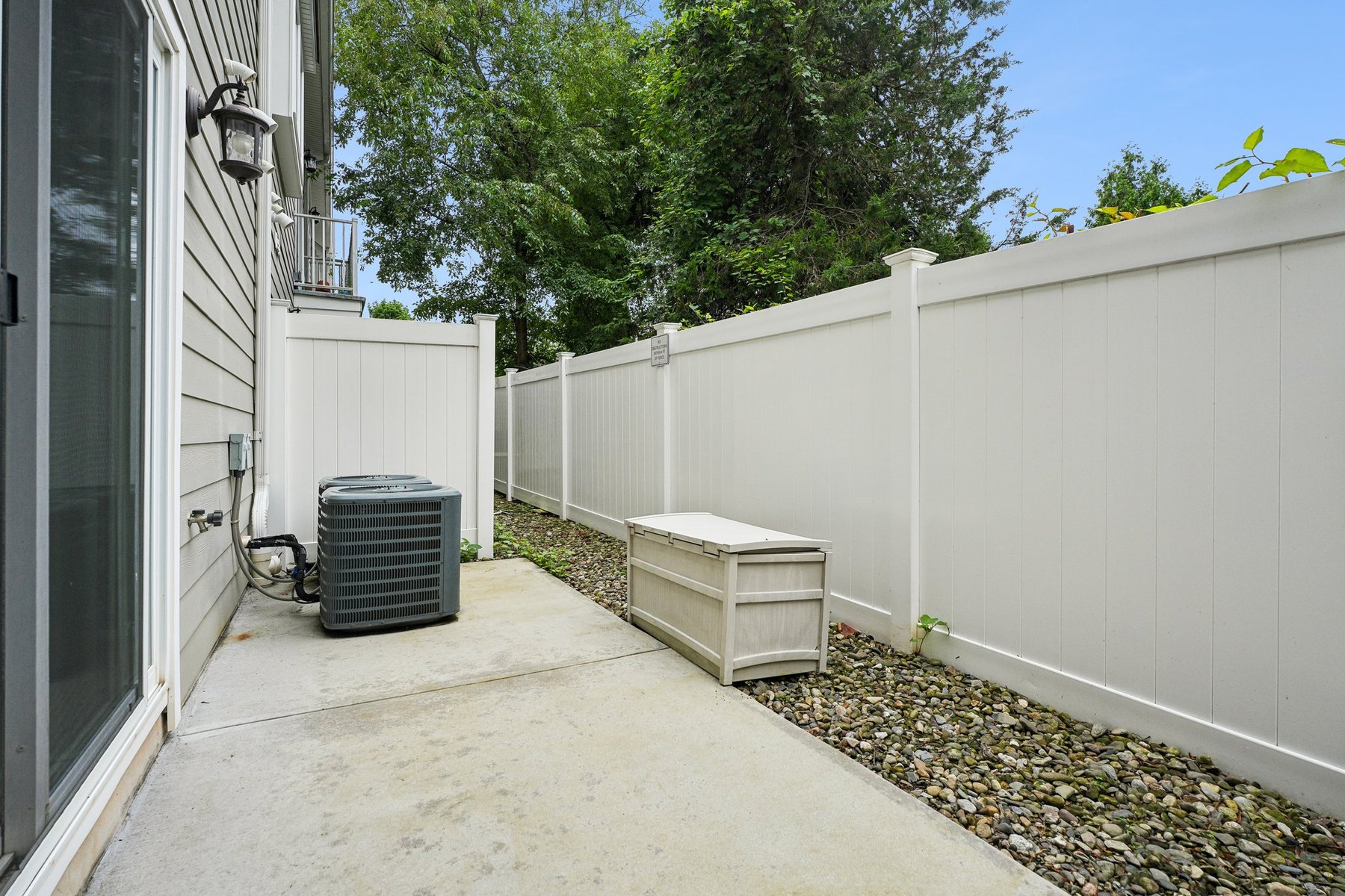  ?Steven Court Community? Meticulously Maintained Top to Bottom Townhome - 物件實景