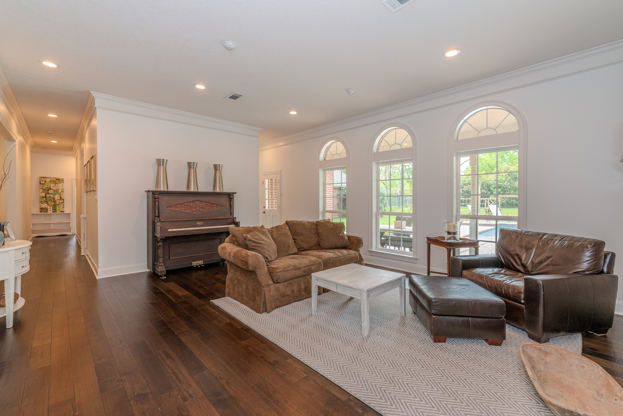 Beaumont, Texas, 77706, United States, 5 Bedrooms Bedrooms, ,4 BathroomsBathrooms,Residential,For Sale,1892171