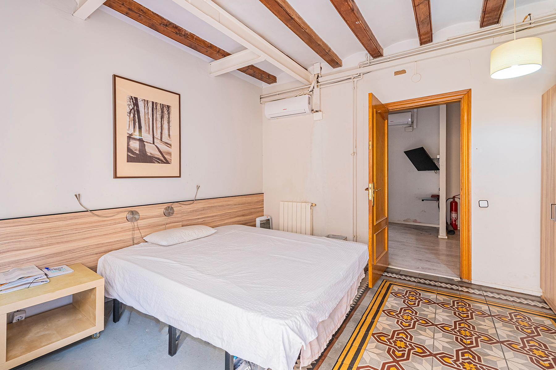  Large 242 m2 property with lots of character in the Gothic area - 物件實景