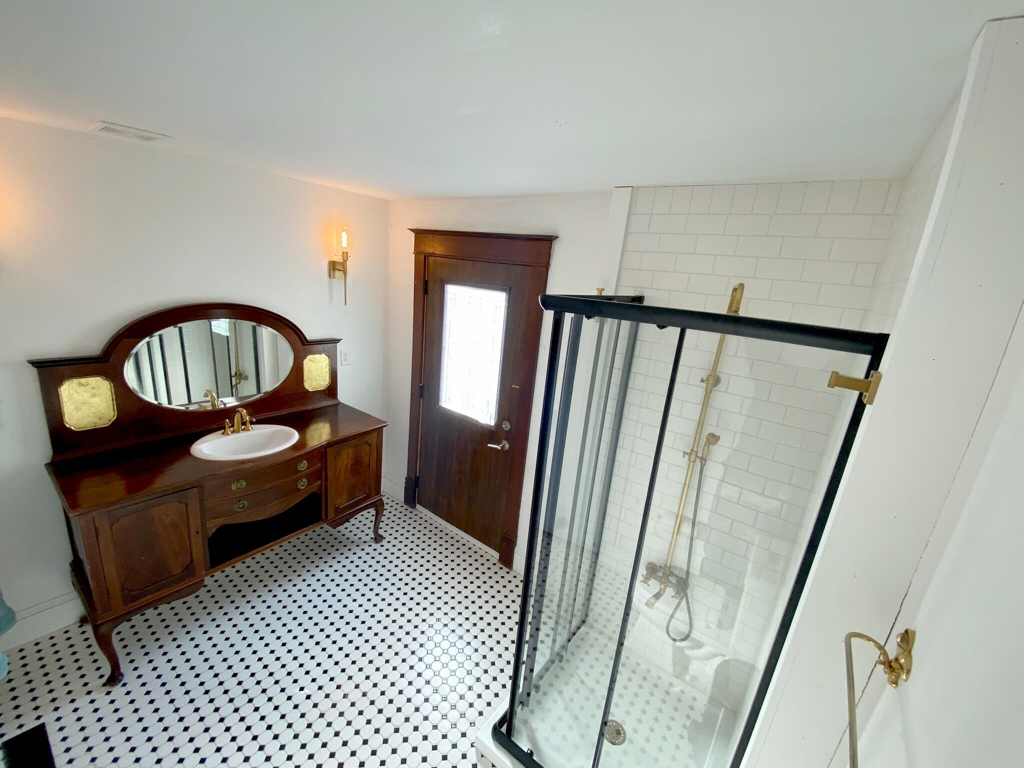 La Crosse, Wisconsin, 54601, United States, 6 Bedrooms Bedrooms, ,5 BathroomsBathrooms,Residential,For Sale,2018389