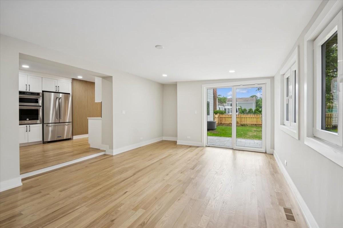 Naperville, Illinois, 60565, United States, 4 Bedrooms Bedrooms, ,3 BathroomsBathrooms,Residential,For Sale,1932605