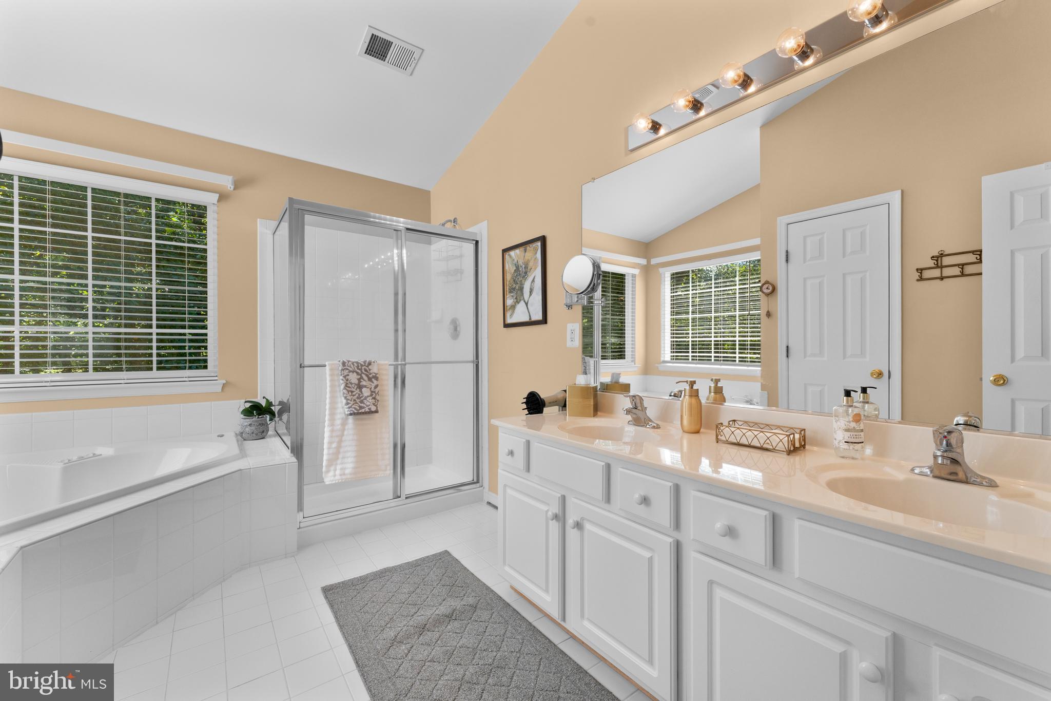 Jeffersonton, Virginia, 22724, United States, 5 Bedrooms Bedrooms, ,4 BathroomsBathrooms,Residential,For Sale,1935978