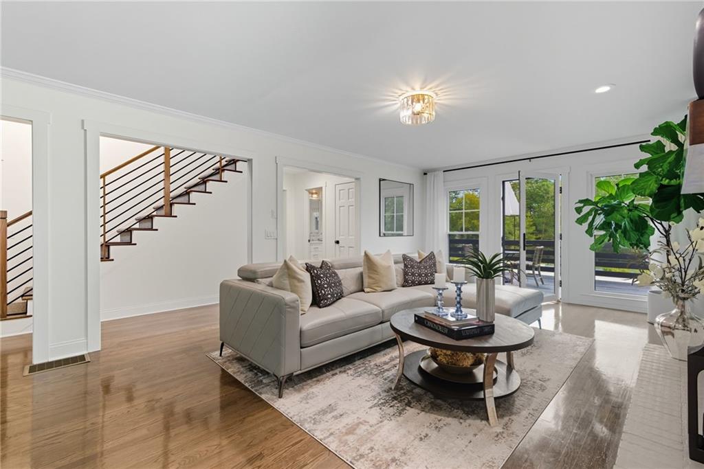 Alpharetta, Georgia, 30005, United States, 4 Bedrooms Bedrooms, ,6 BathroomsBathrooms,Residential,For Sale,1983404