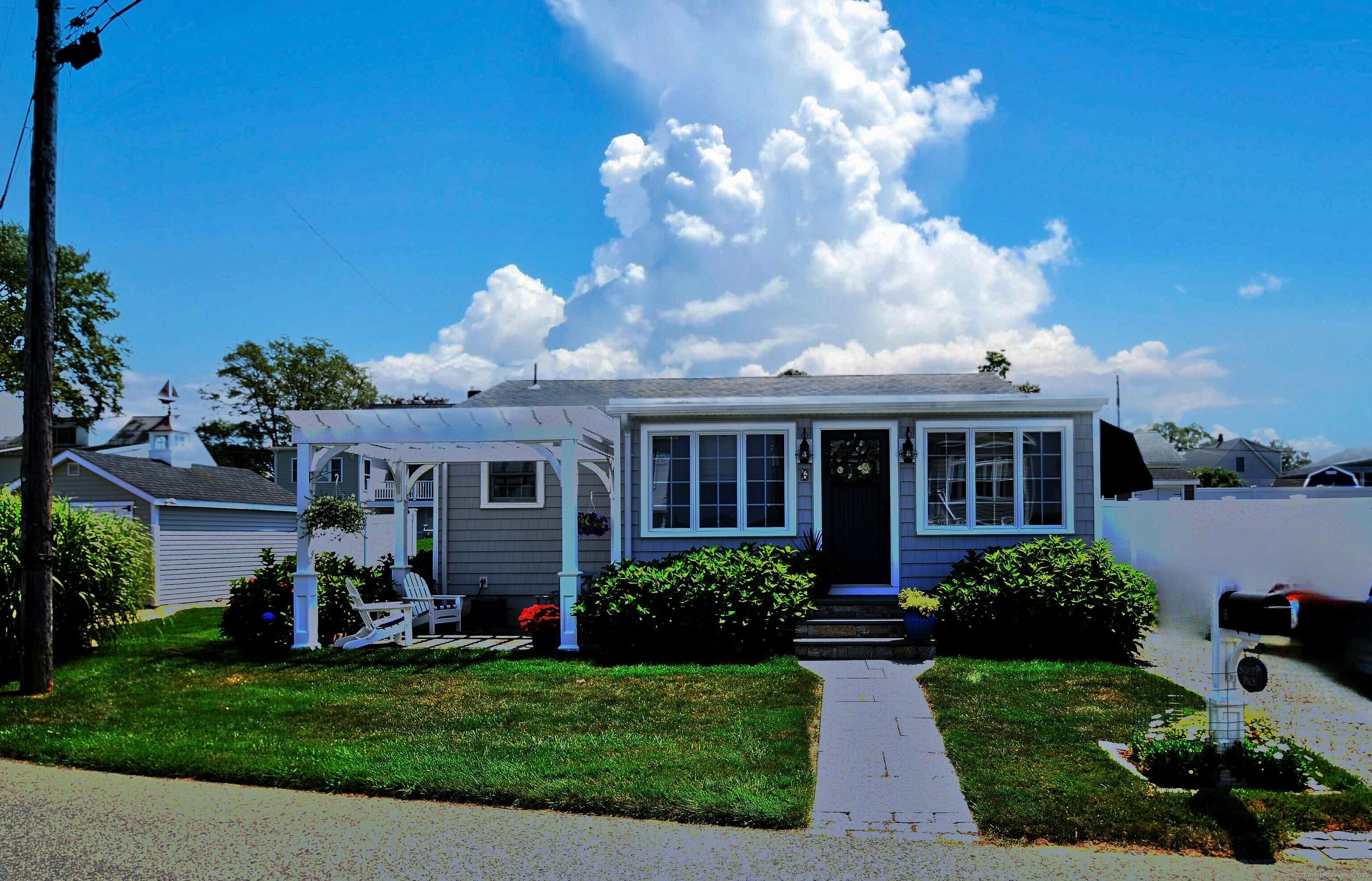 Clinton, Connecticut, 06413, United States, 3 Bedrooms Bedrooms, ,2 BathroomsBathrooms,Residential,For Sale,1914368