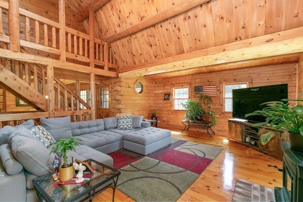 Haverhill, Massachusetts, 01832, United States, 4 Bedrooms Bedrooms, ,2 BathroomsBathrooms,Residential,For Sale,1906911