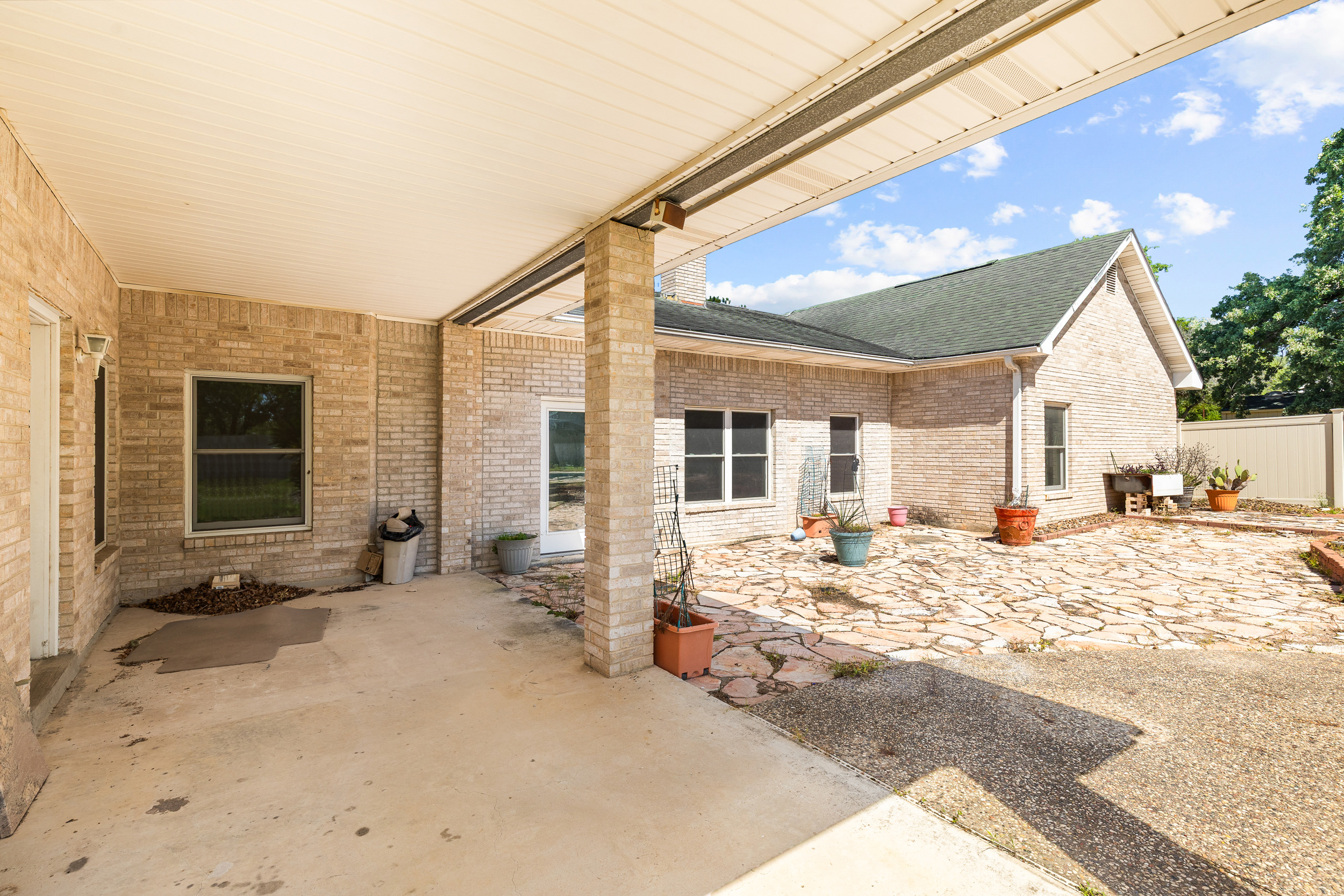 Adkins, Texas, 78101, United States, 4 Bedrooms Bedrooms, ,2 BathroomsBathrooms,Residential,For Sale,1979790