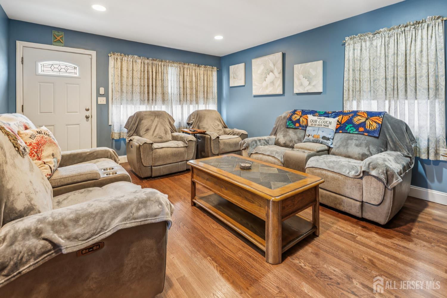 Woodbridge Proper, New Jersey, 07095, United States, 3 Bedrooms Bedrooms, ,2 BathroomsBathrooms,Residential,For Sale,1969117