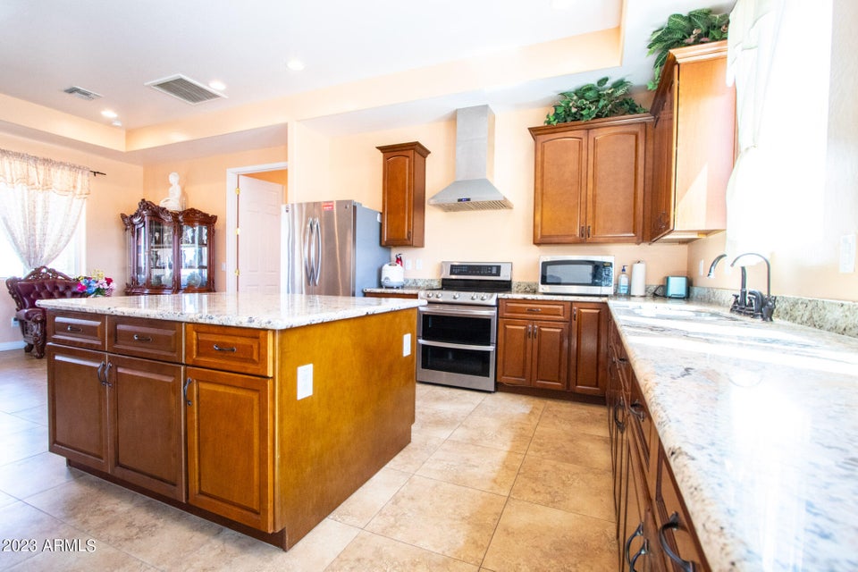 Witmann, Arizona, 85361, United States, 6 Bedrooms Bedrooms, ,3 BathroomsBathrooms,Residential,For Sale,1977429