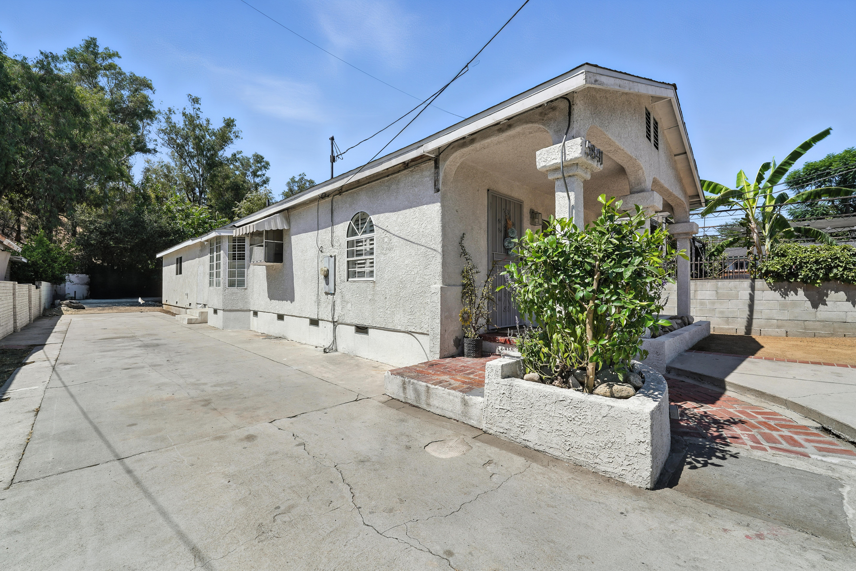 Los Angeles, California, 90042, United States, 3 Bedrooms Bedrooms, ,3 BathroomsBathrooms,Residential,For Sale,1909729