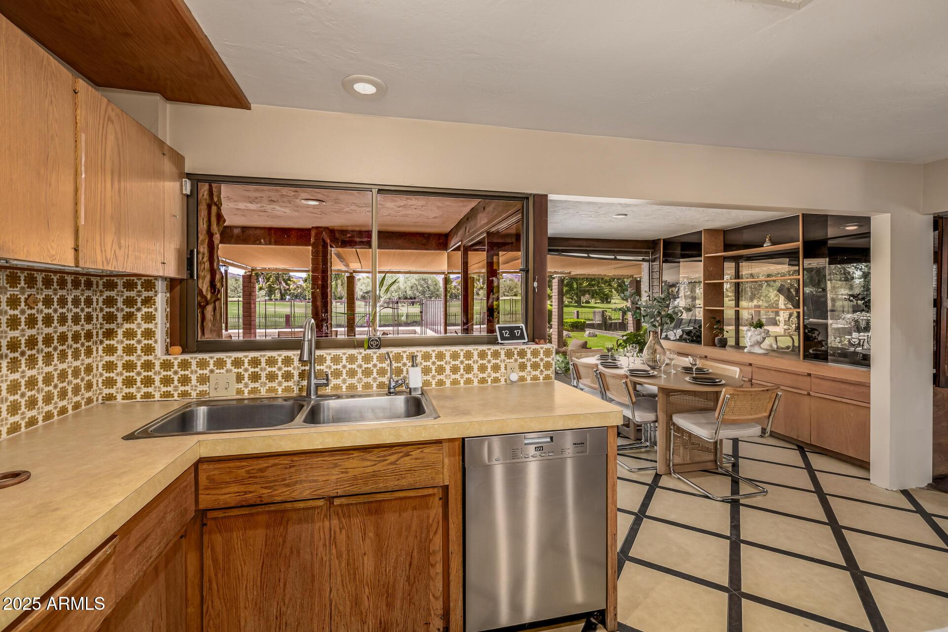 Paradise Valley, Arizona, 85253, United States, 4 Bedrooms Bedrooms, ,8 BathroomsBathrooms,Residential,For Sale,1983455