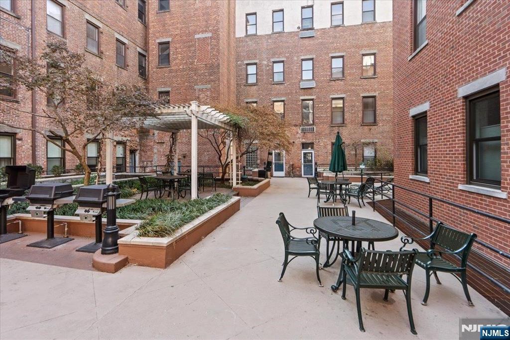 Jersey City, New Jersey, 07302, United States, 2 Bedrooms Bedrooms, ,2 BathroomsBathrooms,Residential,For Sale,1927201