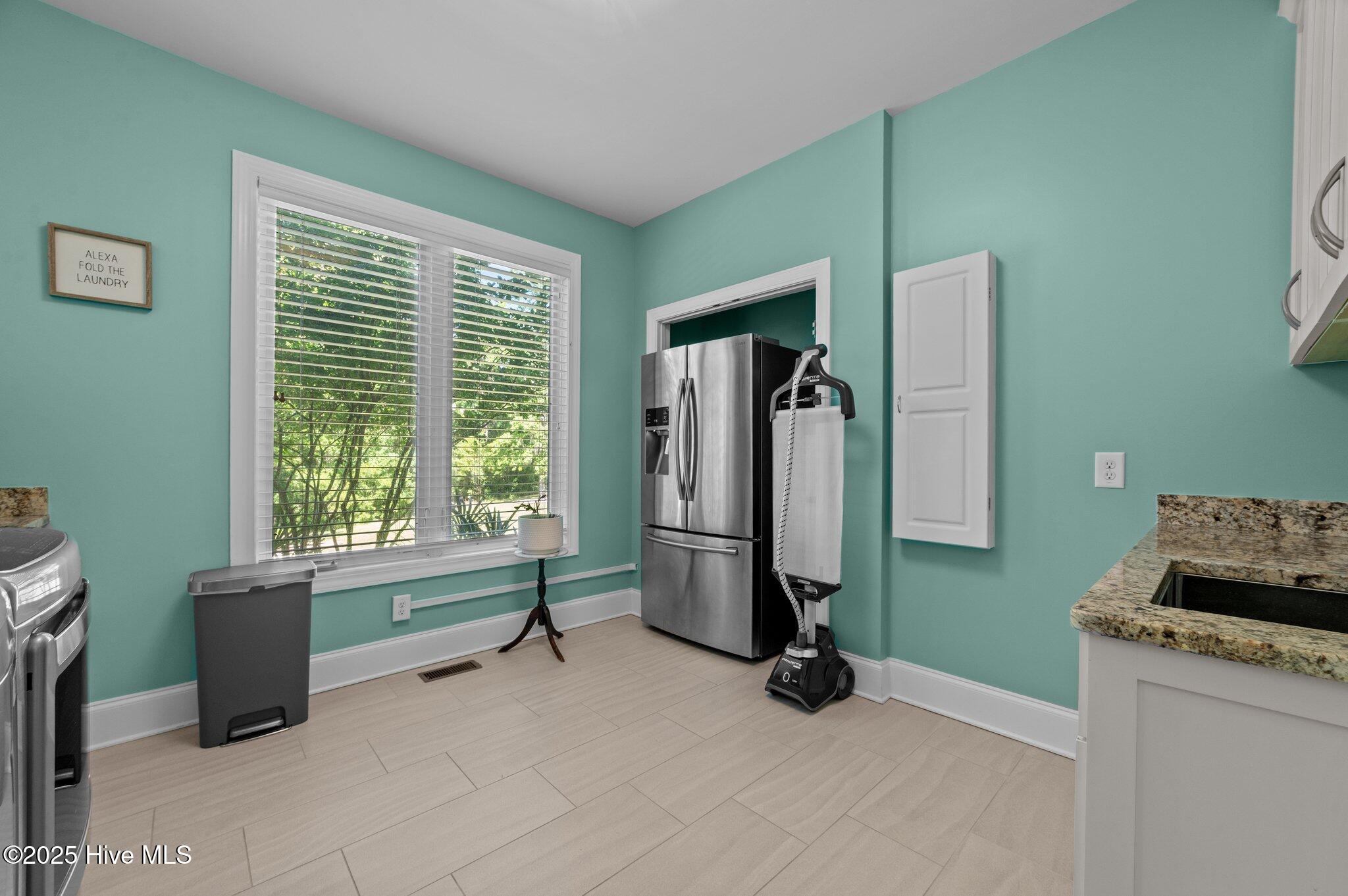 Chocowinity, North Carolina, 27817, United States, 4 Bedrooms Bedrooms, ,5 BathroomsBathrooms,Residential,For Sale,1827727