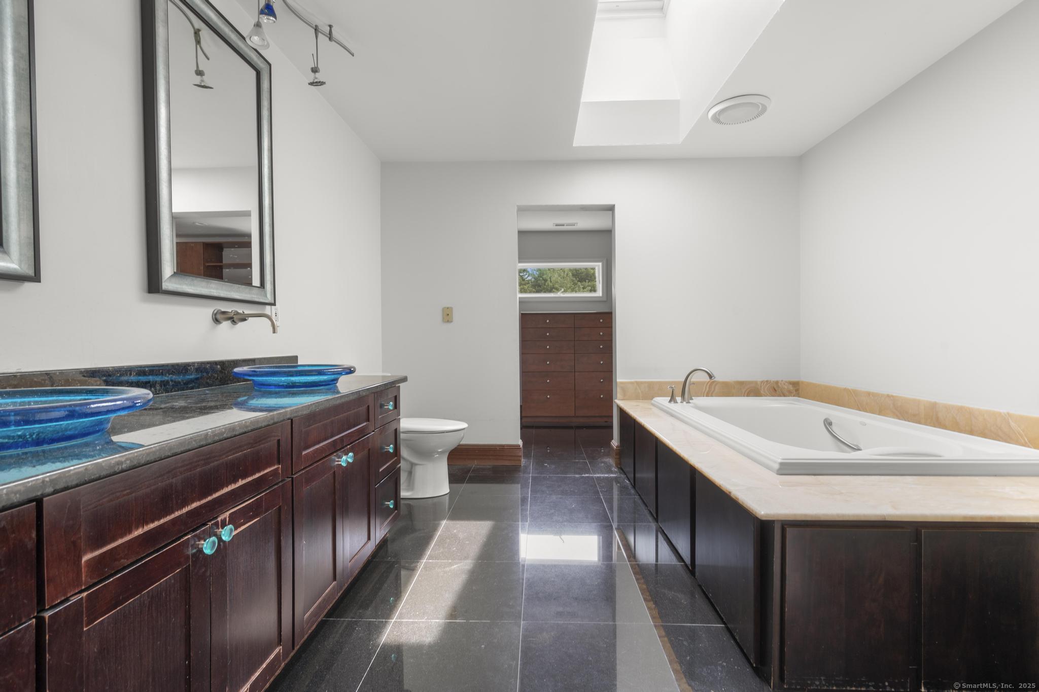 Orange, Connecticut, 06477, United States, 4 Bedrooms Bedrooms, ,8 BathroomsBathrooms,Residential,For Sale,1939481