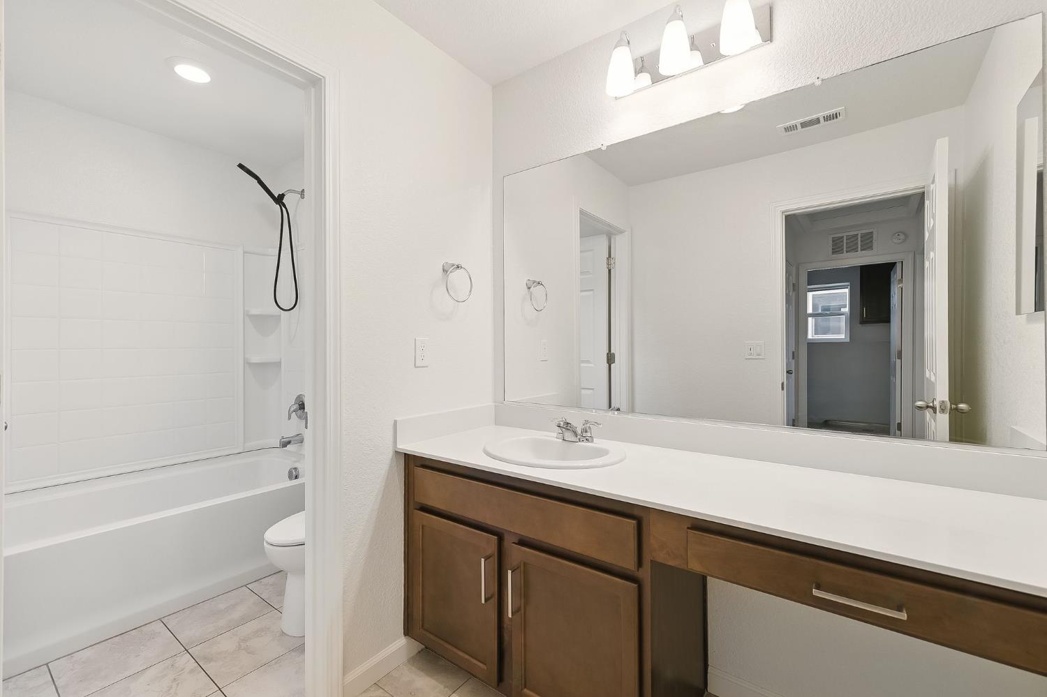 Elk Grove, California, 95758, United States, 4 Bedrooms Bedrooms, ,3 BathroomsBathrooms,Residential,For Sale,1847493