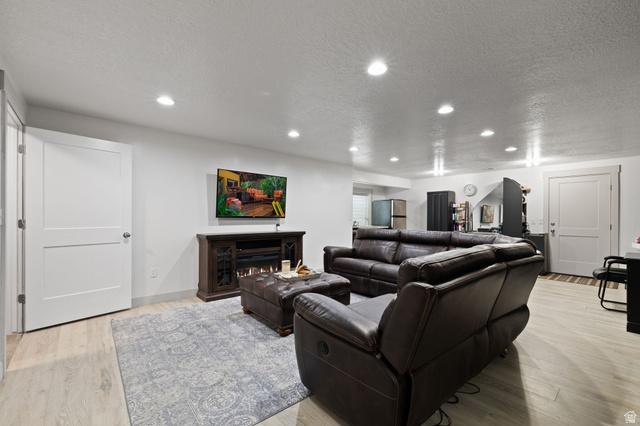 Grantsville, Utah, 84029, United States, 6 Bedrooms Bedrooms, ,4 BathroomsBathrooms,Residential,For Sale,2009662