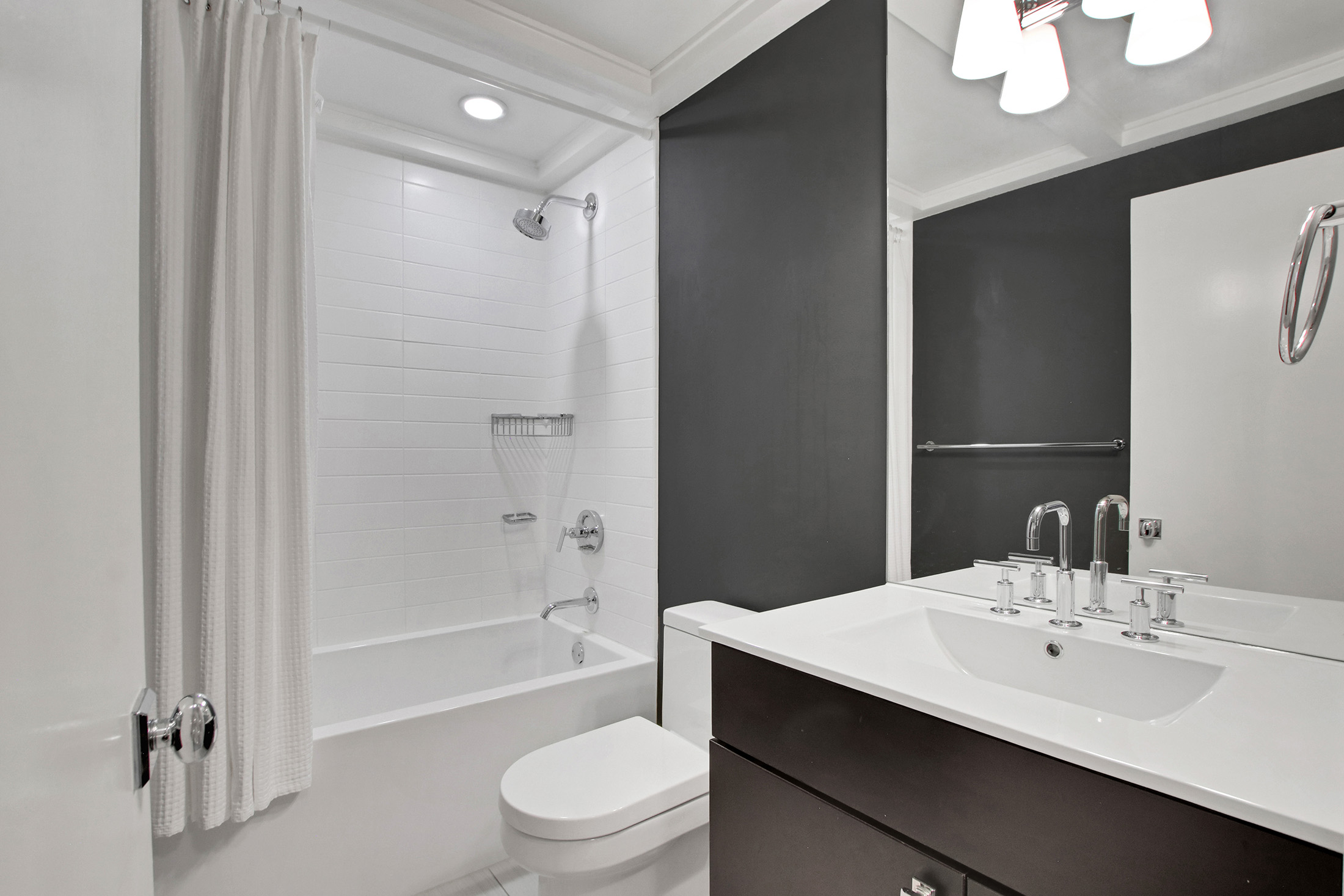  Fully Renovated Two-story Condo in the Iconic Colony House at Colony Square - 物件實景