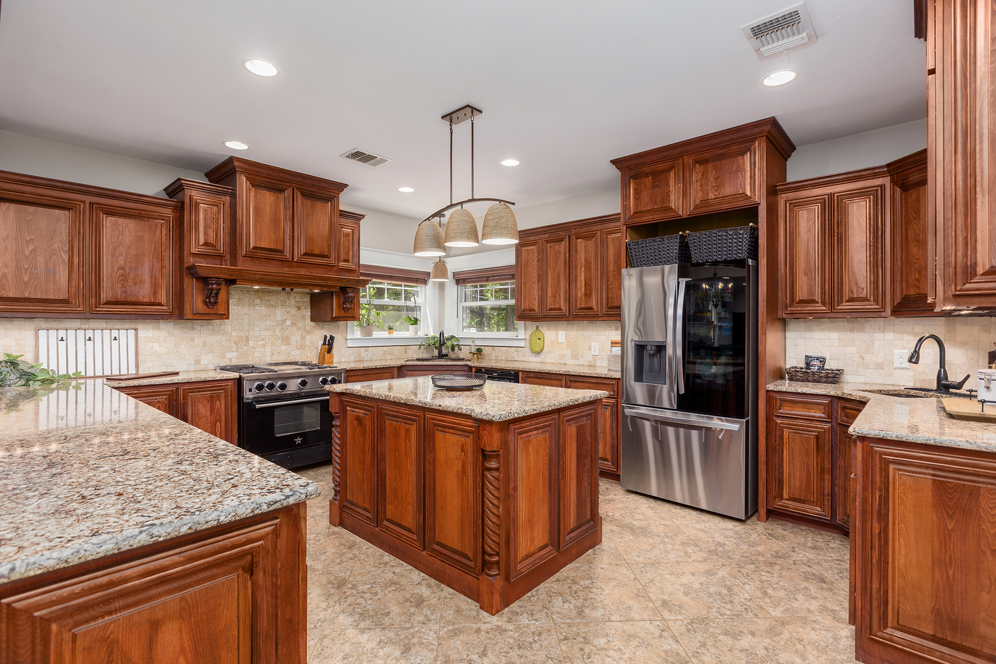 Bronson, Texas, 75930, United States, 5 Bedrooms Bedrooms, ,4 BathroomsBathrooms,Residential,For Sale,1944526