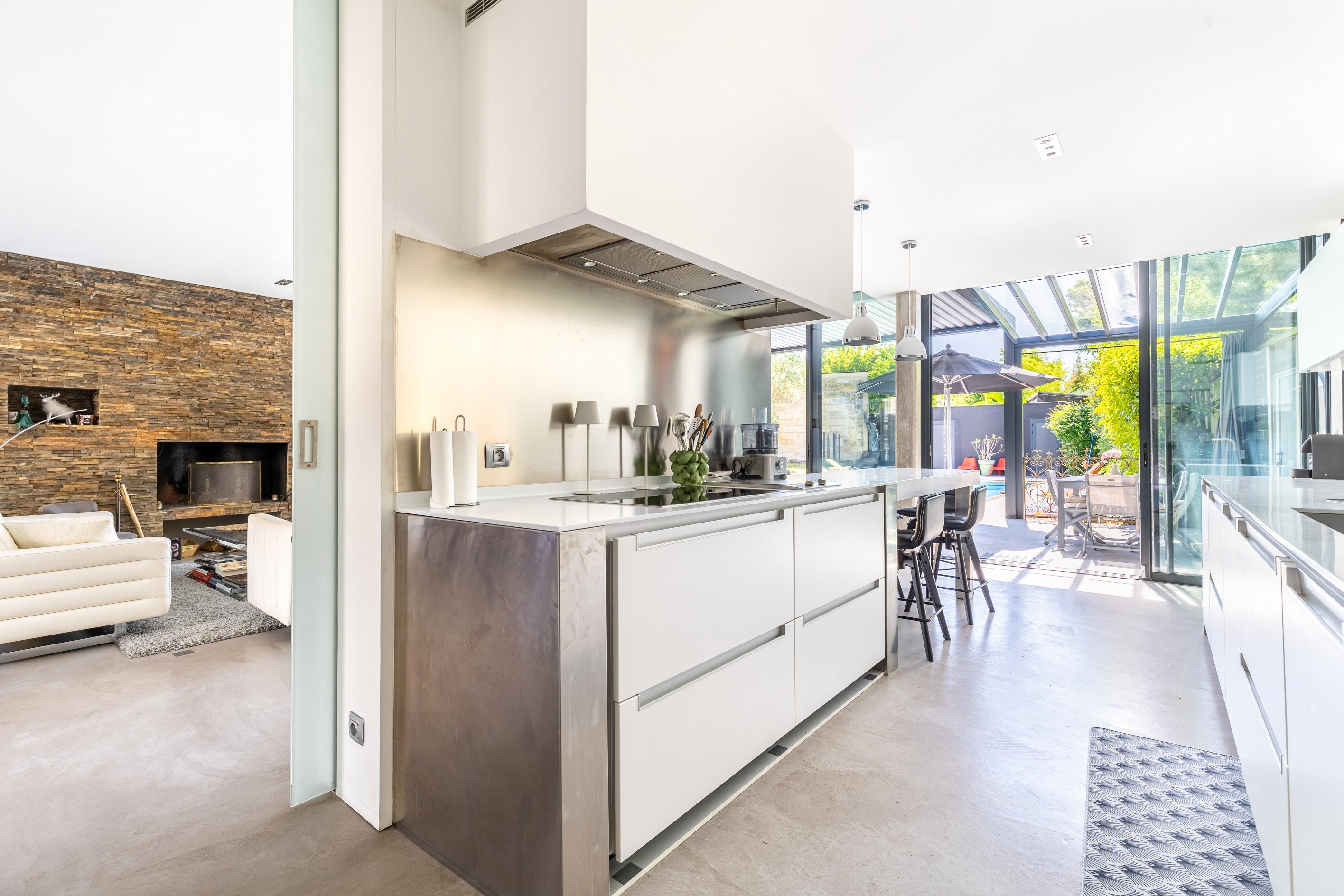  CAUDERAN - STUNNING CONTEMPORARY VILLA, GARDEN, POOL, DOUBLE GARAGE - AIR CONDI… - 物件實景