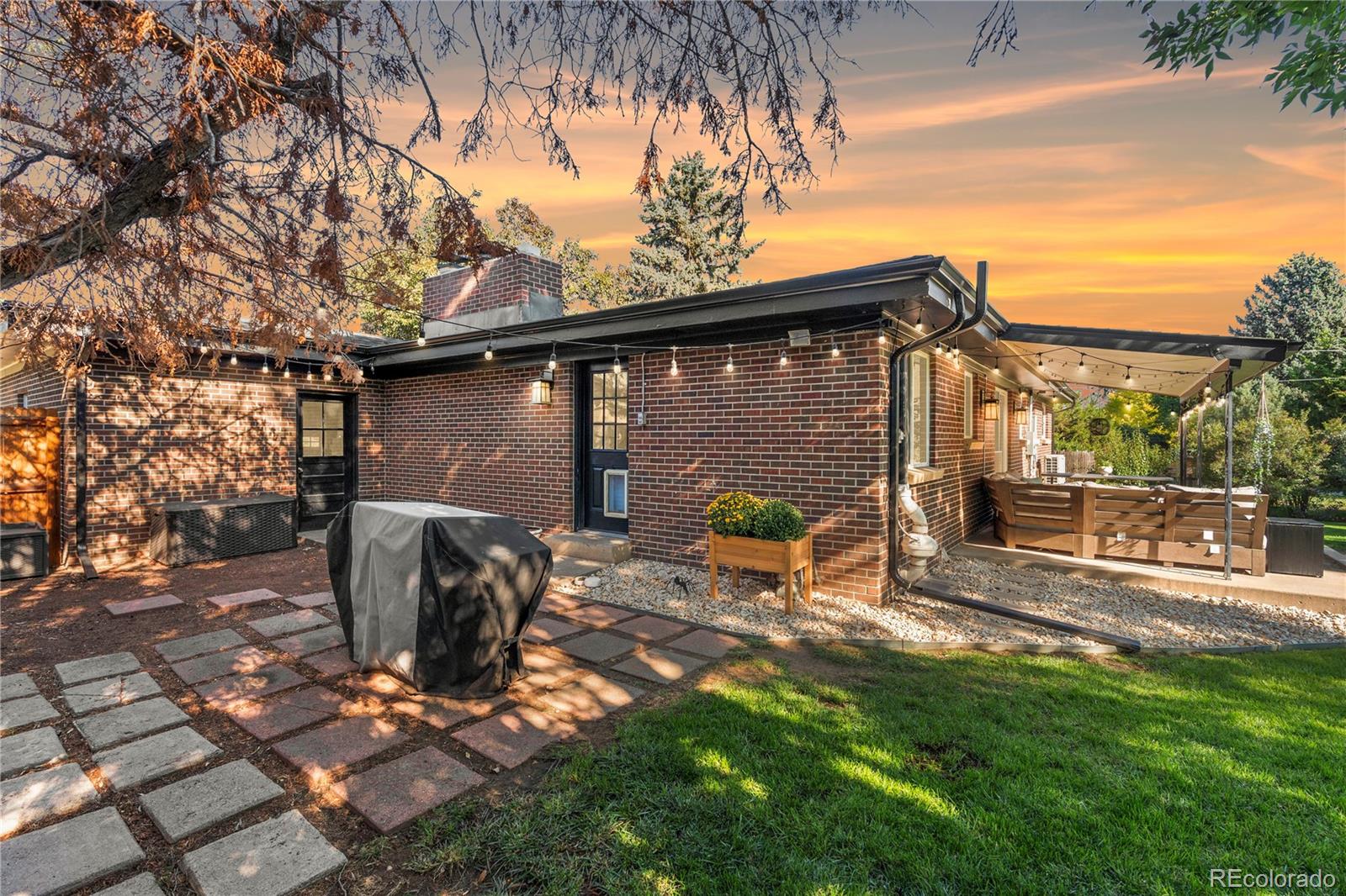 Littleton, Colorado, 80120, United States, 5 Bedrooms Bedrooms, ,1 BathroomBathrooms,Residential,For Sale,1940390