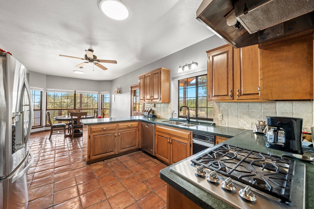 Kerrville, Texas, 78028, United States, 3 Bedrooms Bedrooms, ,5 BathroomsBathrooms,Residential,For Sale,1930958